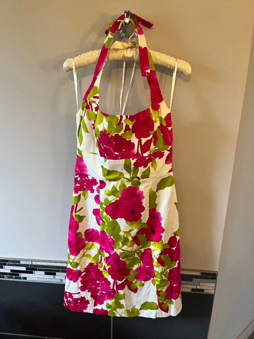 Jones New York halter dress, fuschia and green on cream background 10